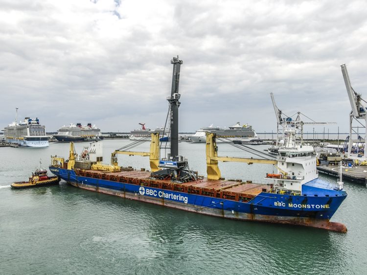 Port Canaveral’s second mobile harbor crane aboard the MV BBC Moonstone